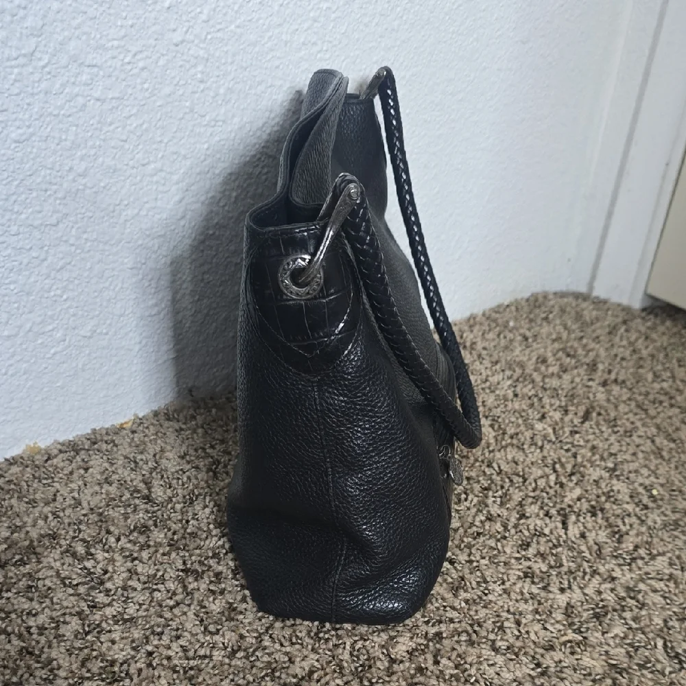 Brighton Black Pebbled Leather W/ Crocodile-Embossed Trim Shoulder Bag (EUC)🖤🩶
